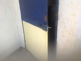 La porta forzata degli spogliatoi del Clan (foto: Antonio Tatavitto)