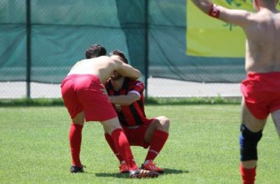 Caserta festeggia dopo il gol