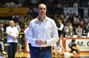 Coach Enzo Esposito