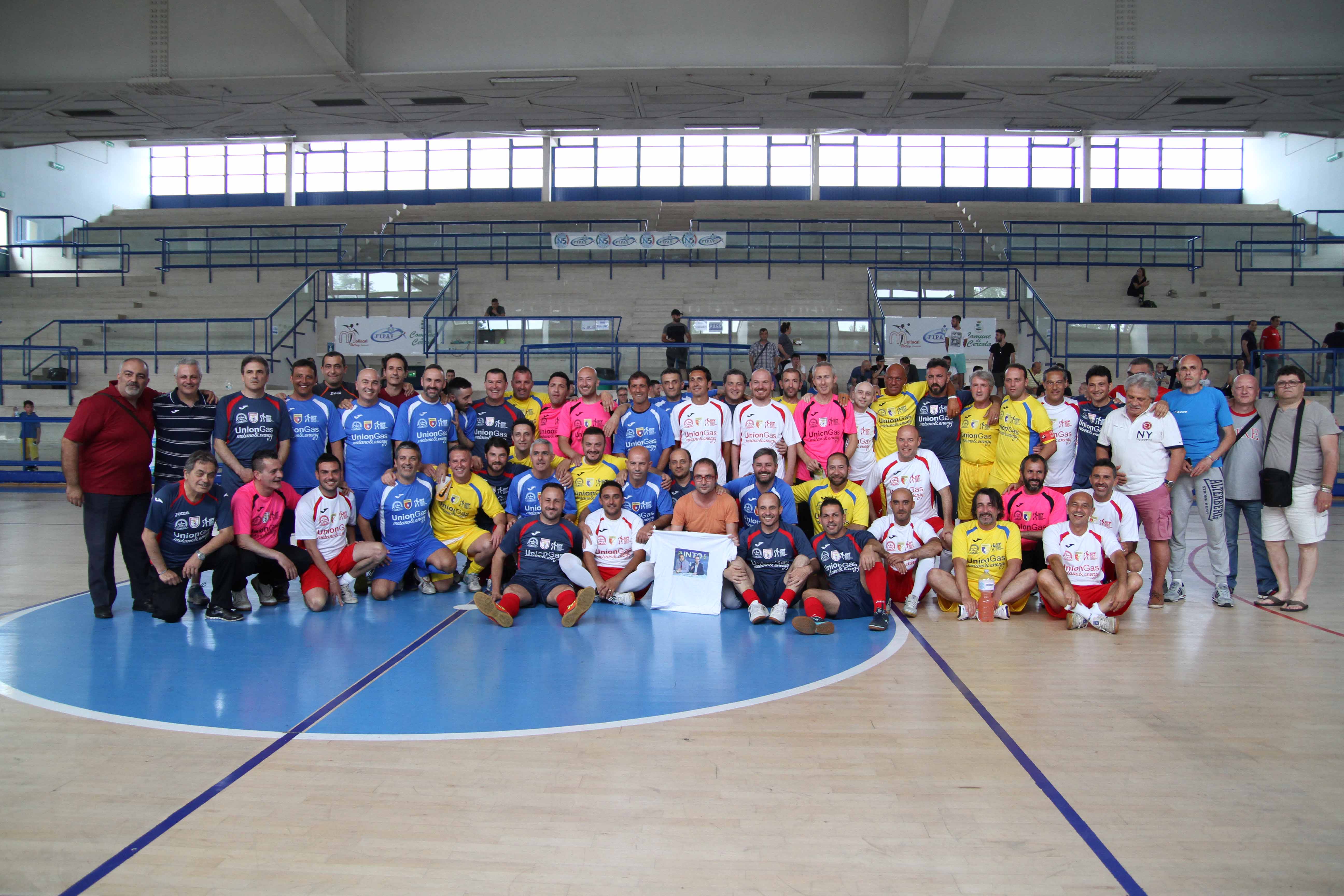 ‘Noi quelli del calcio a 5’ che spettacolo a Cercola, la fotogallery