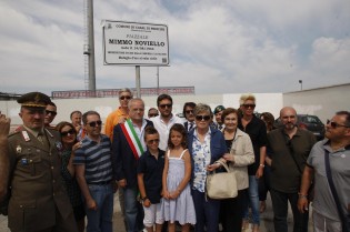 La targa in ricordo di Noviello