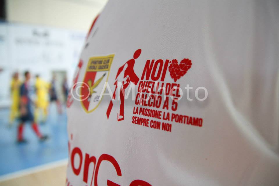 Noi quelli che il calcio a 5. Lo spettacolo  dei sentimenti, il  Palasport di Cercola si riempie di emozioni