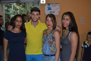 Giuseppe Perugino con le sorelle Charaabi e Viviana Merola