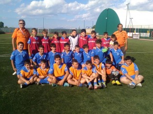 I giovani calciatori della scuola calcio Campi Verdi