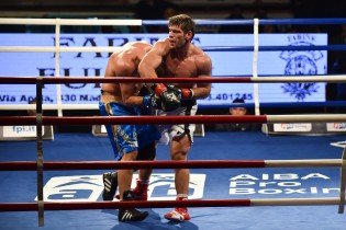 Clemente Russo in azione sul ring (Foto Vincenzo Di Monda)