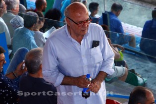 Enzo Cuccaro in tribuna al Pinto