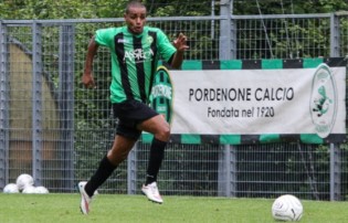 Francesco Finocchio con la maglia del Pordenone