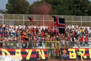 I tifosi della Casertana (Foto Alfonso Miranda)