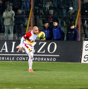 Leandro Vitiello in azione con la maglia del Benevento