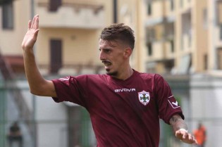 Maggio in gol contro la Gelbison (Foto Aversanormanna.it)