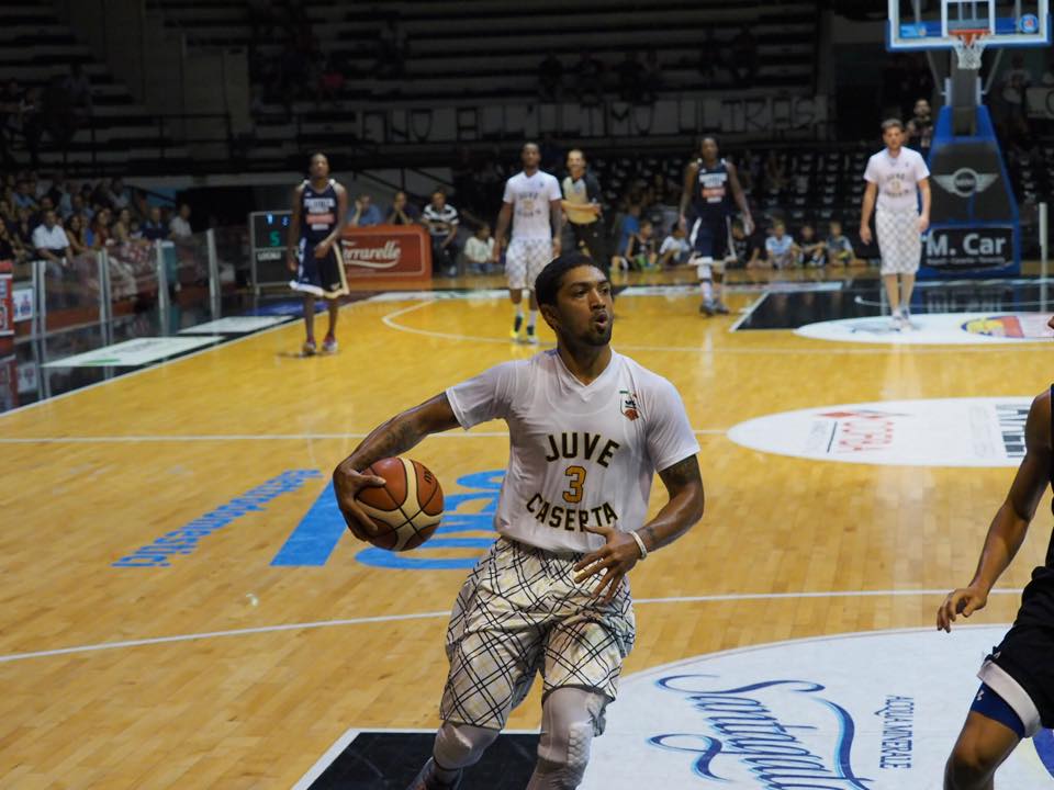 Caserta supera Bologna senza brillare: Amoroso e Siva trascinano i bianconeri in un PalaMaggiò semivuoto