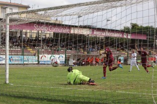 L'Aversa in azione contro la Reggina (Aversacalcio.it)
