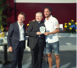 Il presidente Vrola con il Vescovo di Sessa Aurunca e il capitano Dino Fava Passaro