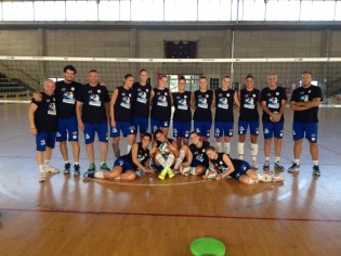 La New Volley con lo staff
