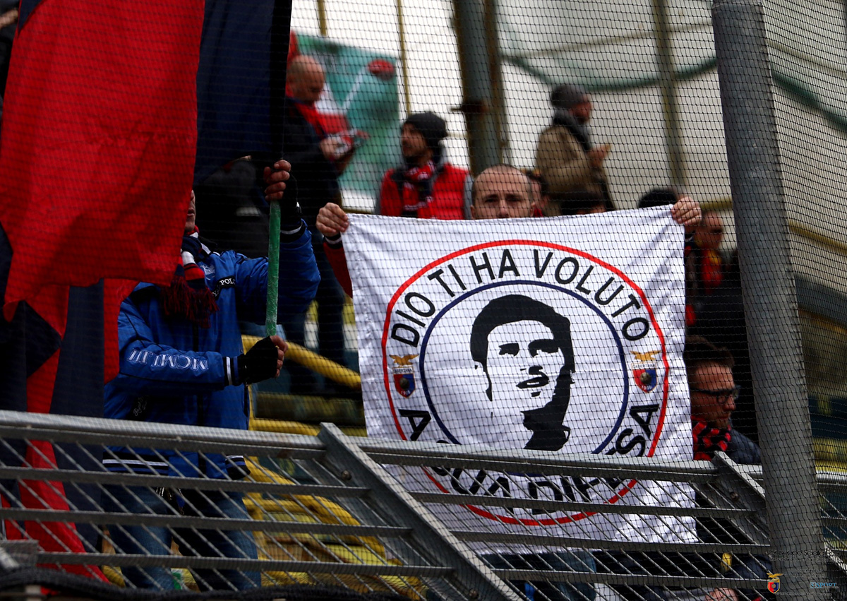 Uno striscione per Catello Mari