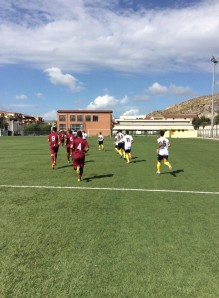 Squadre che si avviano a metà campo