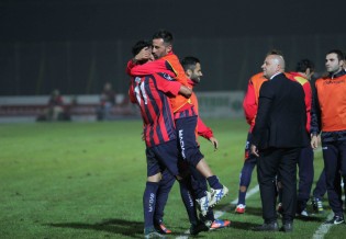 Pezzella festeggia Alfageme (Foto Gianfranco Carozza)