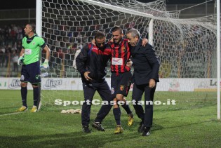 Fabio Mangiacasale infortunato (Foto Gianfranco Carozza)