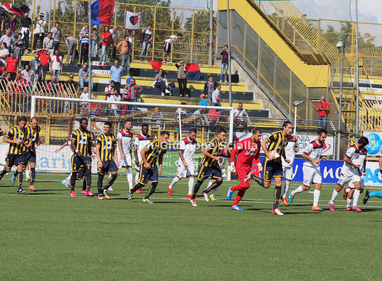 Che derby al ‘Menti’: la Casertana fa il colpo e resta prima, ecco la fotogallery completa