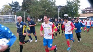 Shark team in blu e Tescoma in rosso