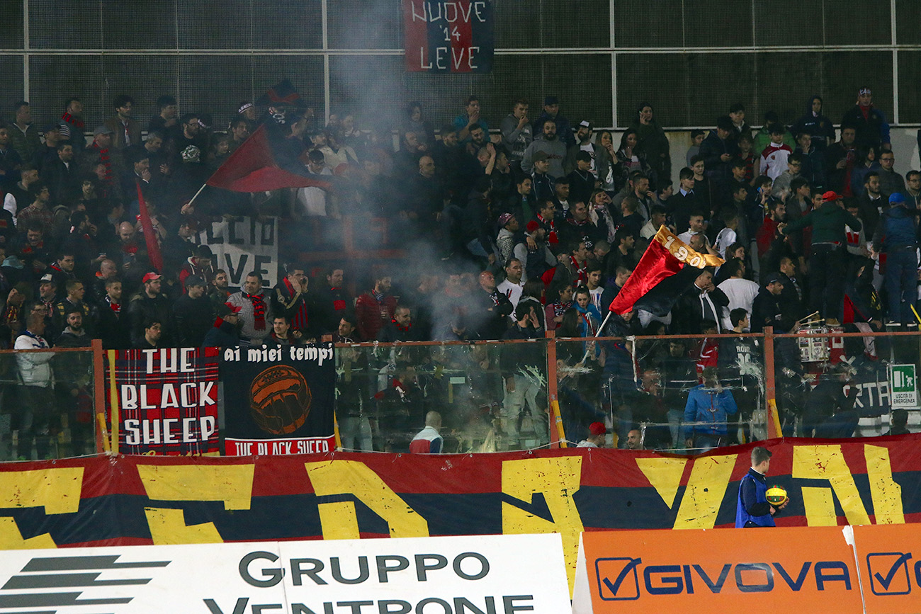 Daspo a 12 tifosi rossoblù, il comunicato degli Ultras Caserta: “Ecco tutta la verità”