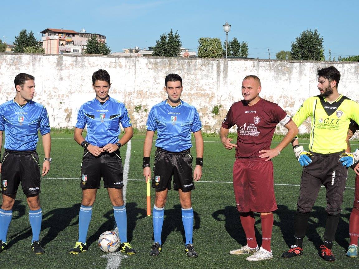 Mondragone: a Casalnuovo un ko che brucia, la fotogallery