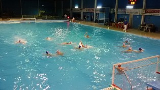 Un'azione del derby napoletano