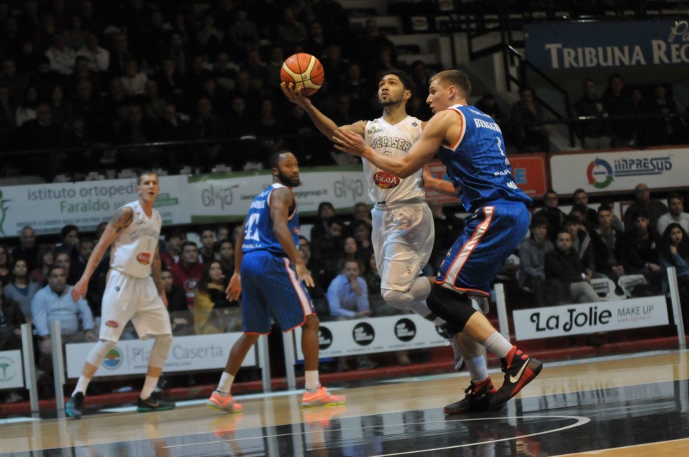 Siva in azione contro Cantù (Foto Filauro)
