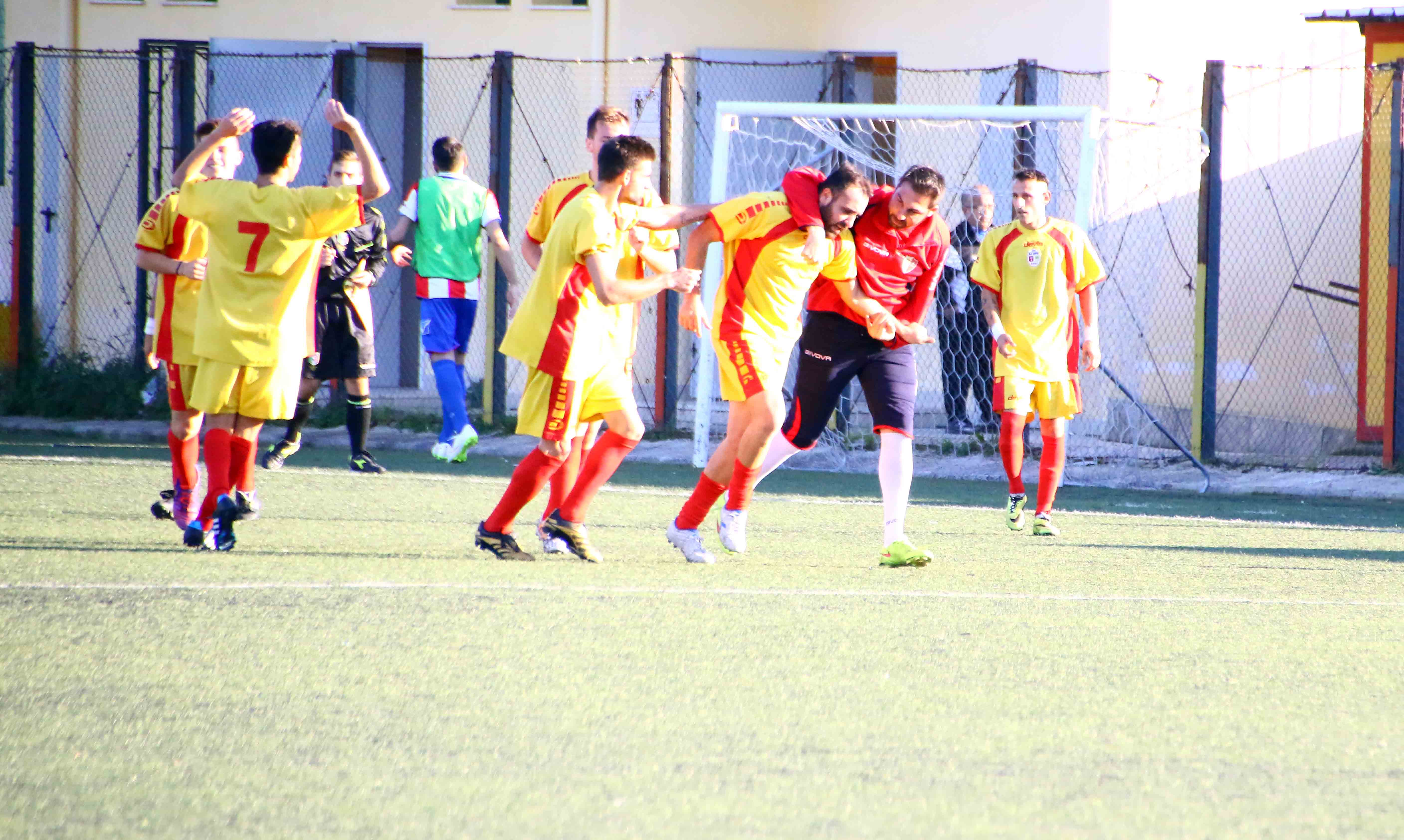 Clamoroso a Torre del Greco: la Maddalonese vince senza giocare