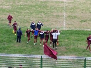 Esultanza del Mondragone dopo la vittoria con l'Hermes Casagiove