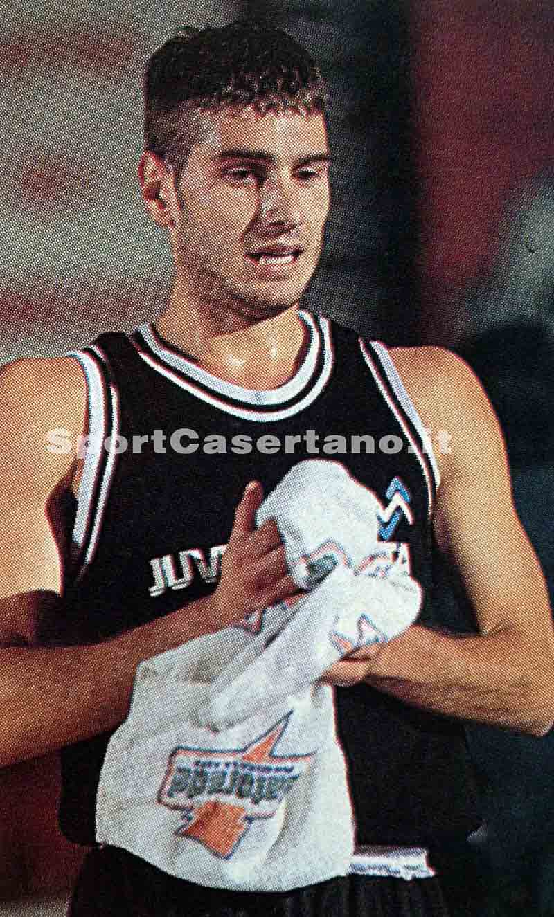 Fazzi va a canestro con la Juvecaserta: “In bianconero emozioni senza fine, domenica una vittoria per i playoff”