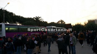 i tifosi della Casertana in partenza per Foggia
