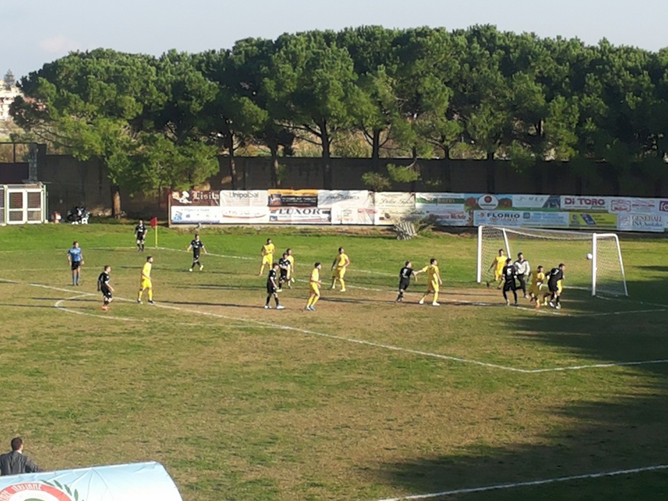 Pareggio all’esordio per il Pampa Sosa sulla panchina del Savoia: il Mondragone sfiora il colpaccio