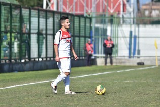 Sarno in gol a Ischia (Foto Di Monda) 