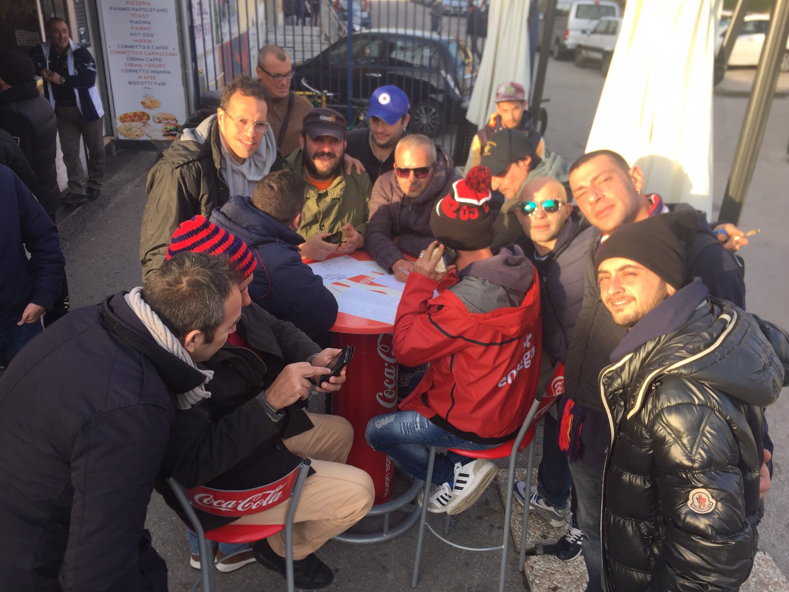 Foggia-Casertana, i tifosi rossoblù in fermento: che entusiasmo fuori il Pinto!