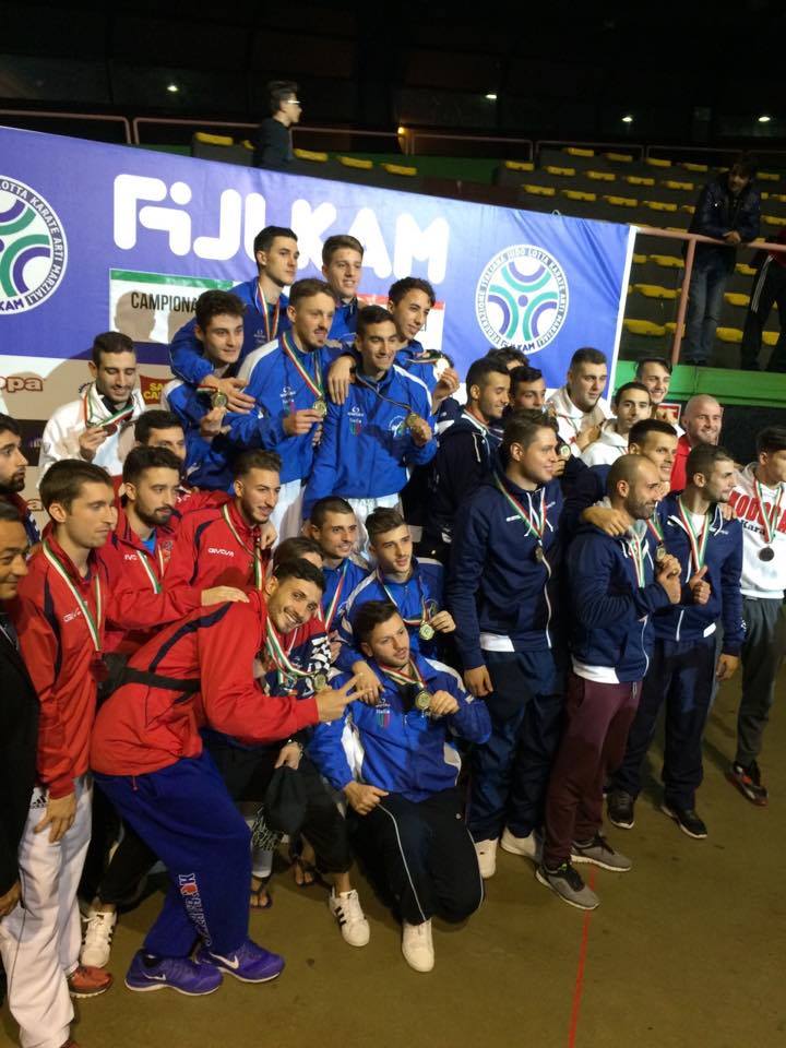 Il karateka marcianisano Fioravante Valentino trascina la Universal Center