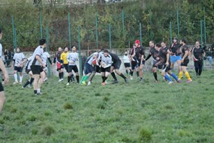 lo Spartacus in azione contro i Wolwes (foto: Spartacus Rugby Social Club)