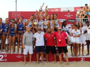 Federica Barone alza la Supercoppa Sand Volley 4x4 per la Volalto