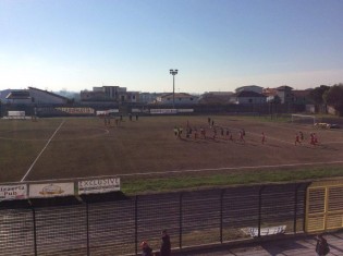 Saluto delle squadre prima del match