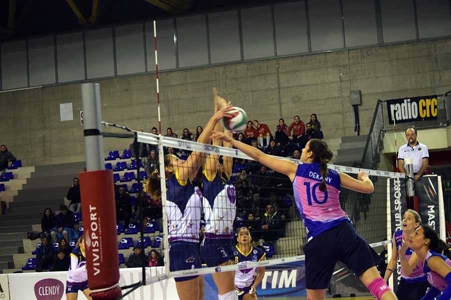 La Clendy Aversa fa sognare i tifosi solo nel primo set poi si arrende a Monza