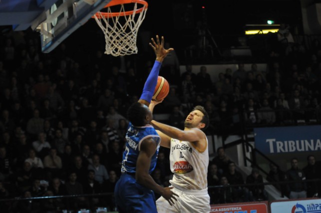 Meraviglia Juvecaserta, Brindisi al tappeto