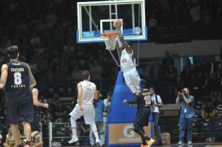 Hunt schiaccia contro Torino (Foto Filauro)