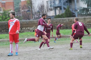 L'esultanza di Portone (Foto Izzo)