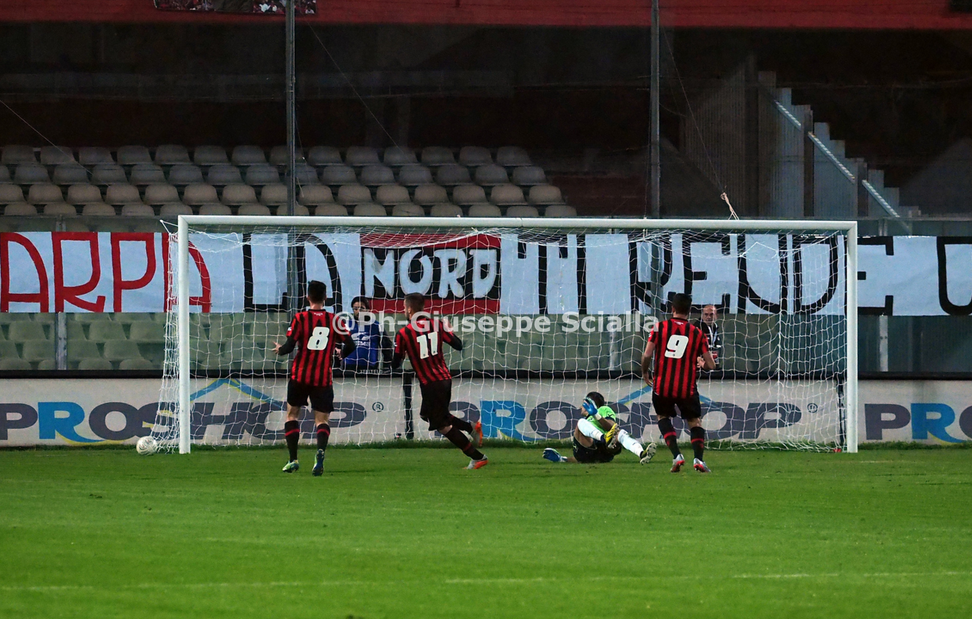 Casertana serata no a Foggia, la fotogallery