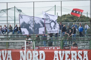 I tifosi dell'Aversa (Foto Di Monda)