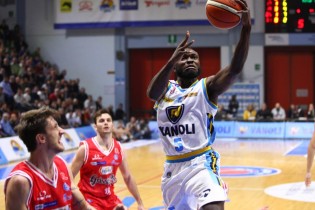 Ogooluwa Adegboye in azione (bolognabasket.it)