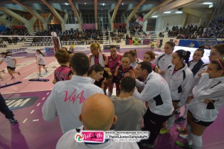 Coach Gagliardi durante un timeout