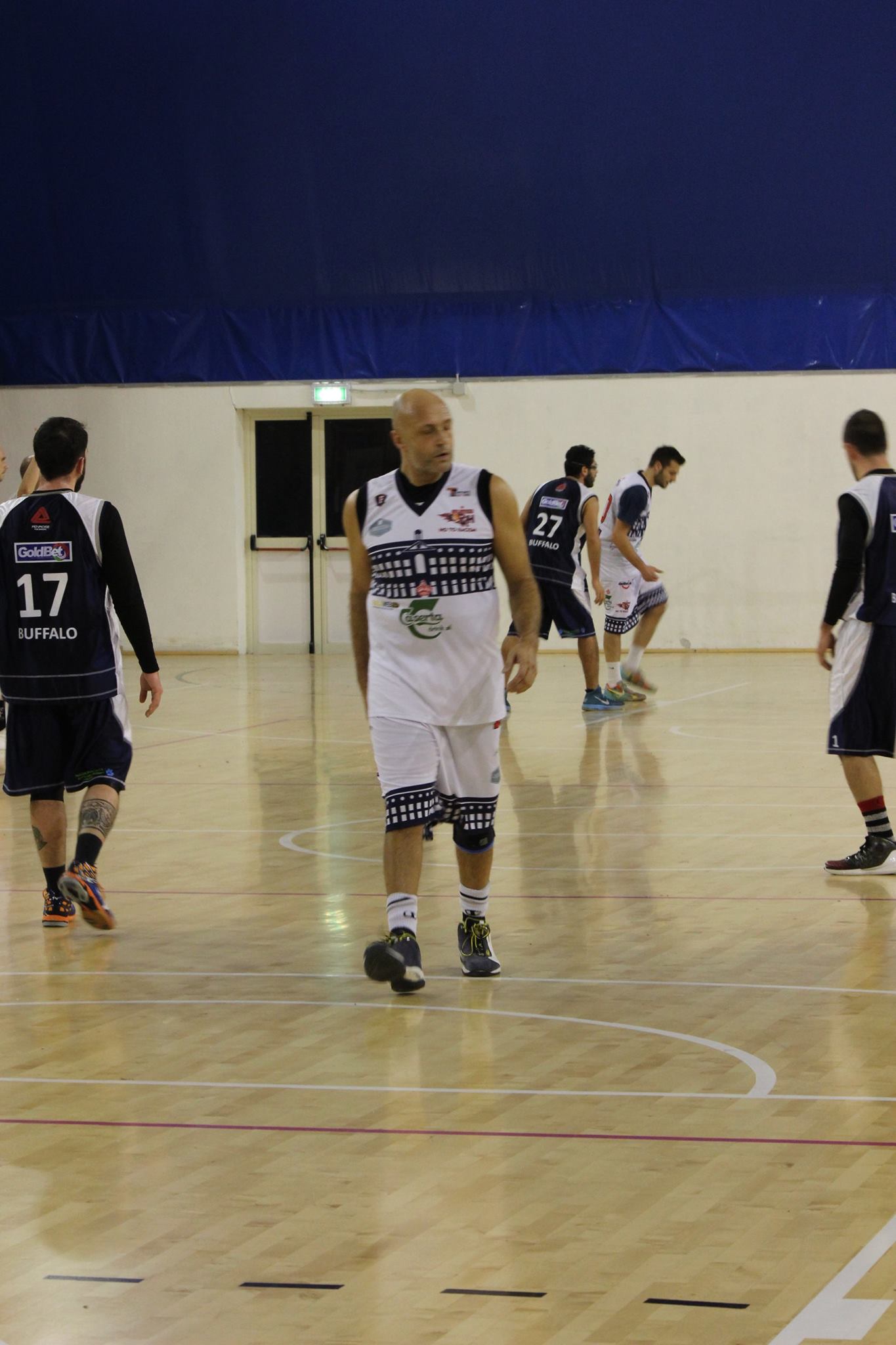 Meravigliosi Buffalo, Atletico al tappeto