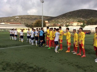 Saluto tra le due compagini