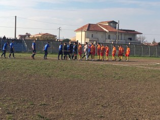 L'ingresso in campo delle due squadre